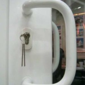 вскрыть пластиковую дверь в Минске