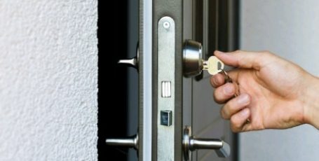 Ремонт дверных замков в Солигорске