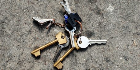 Потеряли ключи от квартиры. Что делать?