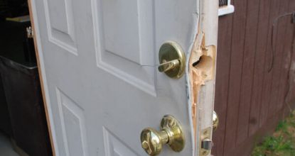 Как открыть дверь без ключа?