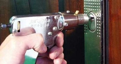 Как открыть дверной замок без ключа?